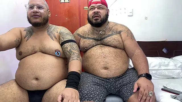 Snapshot of Latino_bigcock chatting on 11.13.25 Latino bigcock online show from 11.13.25