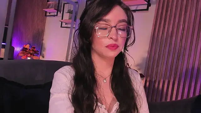 Eva Macalliter online show from 04.19.26