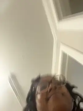 SweetHoneyBunz online show from 10.28.25