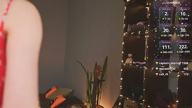 Snapshot of bananya_kitty chatting on 12.13.24 bananya kitty online show from 12.13.24