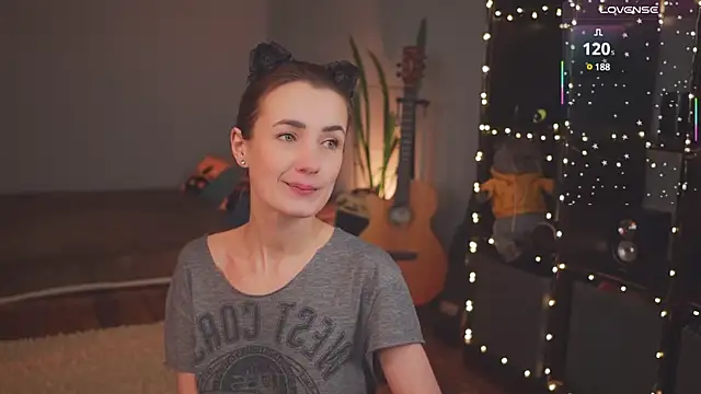 Snapshot of bananya_kitty chatting on 03.08.25 bananya kitty online show from 03.08.25