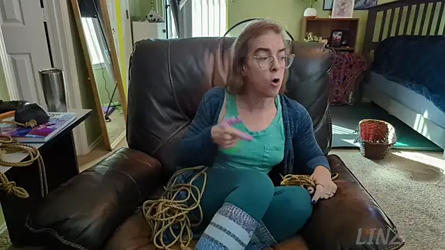 Snapshot of Linzy_19 chatting on 12.30.24 Linzy 19 online show from 12.30.24