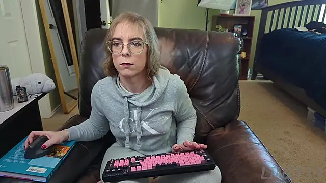 Snapshot of Linzy_19 chatting on 01.06.25 Linzy 19 online show from 01.06.25