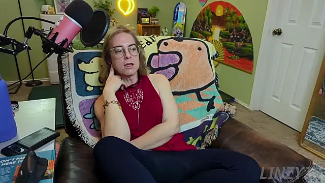 Snapshot of Linzy_19 chatting on 02.05.25 Linzy 19 online show from 02.05.25