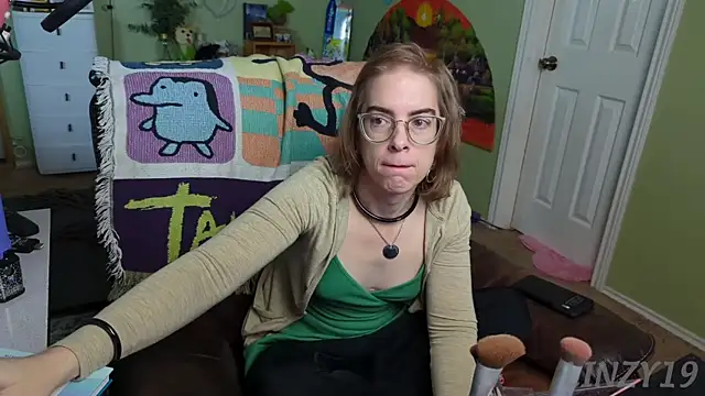 Snapshot of Linzy_19 chatting on 02.20.25 Linzy 19 online show from 02.20.25