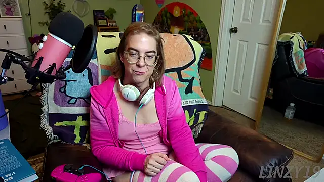 Snapshot of Linzy_19 chatting on 03.03.25 Linzy 19 online show from 03.03.25