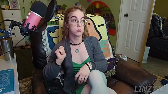 Snapshot of Linzy_19 chatting on 03.04.25 Linzy 19 online show from 03.04.25