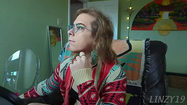 Snapshot of Linzy_19 chatting on 09.27.25 Linzy 19 online show from 09.27.25