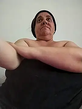 Snapshot of BustyBabyOfficial chatting on 10.09.25 BustyBabyOfficial online show from 10.09.25