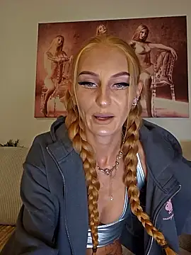 Snapshot of LessiaMia chatting on 06.15.26 LessiaMia online show from 06.15.26