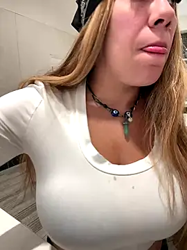 Snapshot of Bigbuttbrooklynn chatting on 11.18.25 Bigbuttbrooklynn online show from 11.18.25