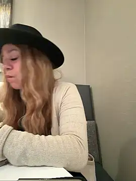 Snapshot of Bigbuttbrooklynn chatting on 11.29.25 Bigbuttbrooklynn online show from 11.29.25