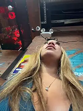 Snapshot of Bigbuttbrooklynn chatting on 12.22.25 Bigbuttbrooklynn online show from 12.22.25