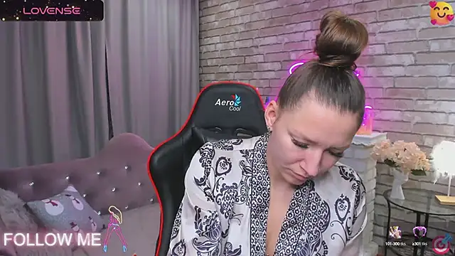 Snapshot of SarahCoksss chatting on 01.31.25 SarahCoksss online show from 01.31.25