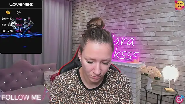 Snapshot of SarahCoksss chatting on 02.04.25 SarahCoksss online show from 02.04.25