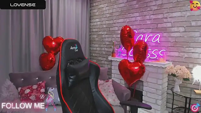 Snapshot of SarahCoksss chatting on 02.16.25 SarahCoksss online show from 02.16.25