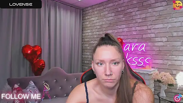 Snapshot of SarahCoksss chatting on 02.20.25 SarahCoksss online show from 02.20.25