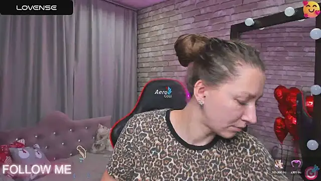 Snapshot of SarahCoksss chatting on 02.26.25 SarahCoksss online show from 02.26.25