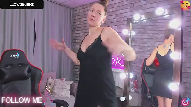 Snapshot of SarahCoksss chatting on 03.02.25 SarahCoksss online show from 03.02.25