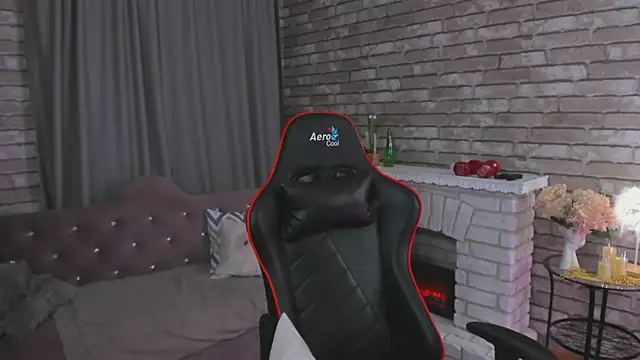 Snapshot of SarahCoksss chatting on 10.19.25 SarahCoksss online show from 10.19.25