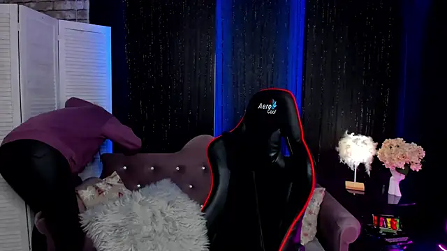 Snapshot of SarahCoksss chatting on 11.06.25 SarahCoksss online show from 11.06.25