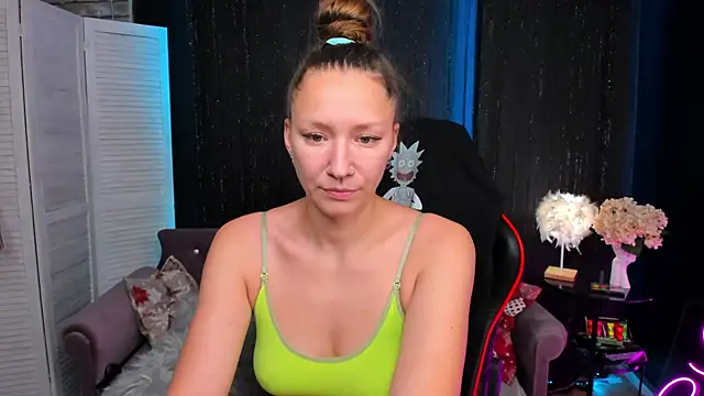 Snapshot of SarahCoksss chatting on 11.18.25 SarahCoksss online show from 11.18.25