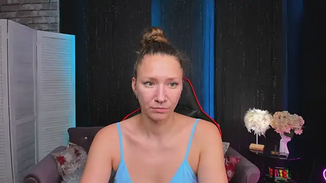 Snapshot of SarahCoksss chatting on 11.25.25 SarahCoksss online show from 11.25.25