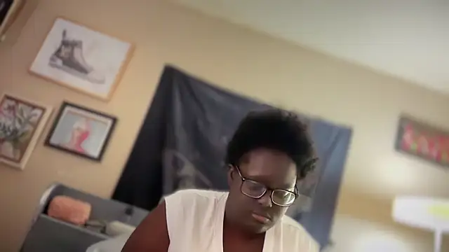 Snapshot of Yagurl__west chatting on 01.26.25 Yagurl west online show from 01.26.25