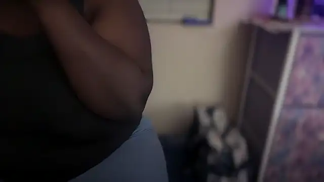 Snapshot of Yagurl__west chatting on 02.12.25 Yagurl west online show from 02.12.25