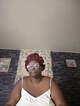 Snapshot of Yagurl__west chatting on 11.11.25 Yagurl west online show from 11.11.25