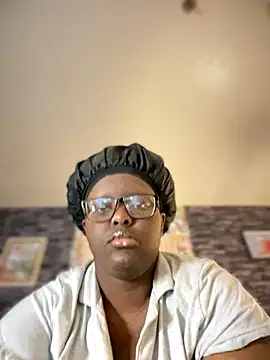 Snapshot of Yagurl__west chatting on 11.21.25 Yagurl west online show from 11.21.25