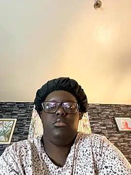 Snapshot of Yagurl__west chatting on 11.24.25 Yagurl west online show from 11.24.25