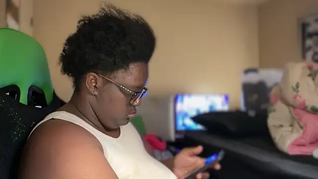 Snapshot of Yagurl__west chatting on 01.12.26 Yagurl west online show from 01.12.26