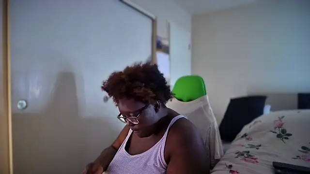 Snapshot of Yagurl__west chatting on 02.07.26 Yagurl west online show from 02.07.26