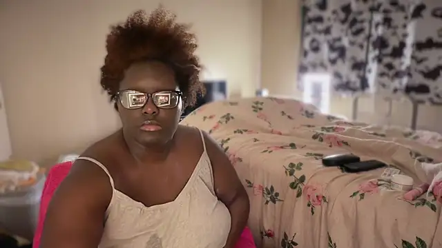 Snapshot of Yagurl__west chatting on 02.15.26 Yagurl west online show from 02.15.26