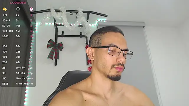 Snapshot of russthiago chatting on 12.25.24 russthiago online show from 12.25.24