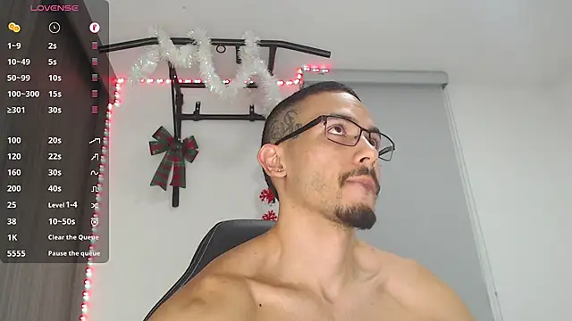 Snapshot of russthiago chatting on 12.27.24 russthiago online show from 12.27.24