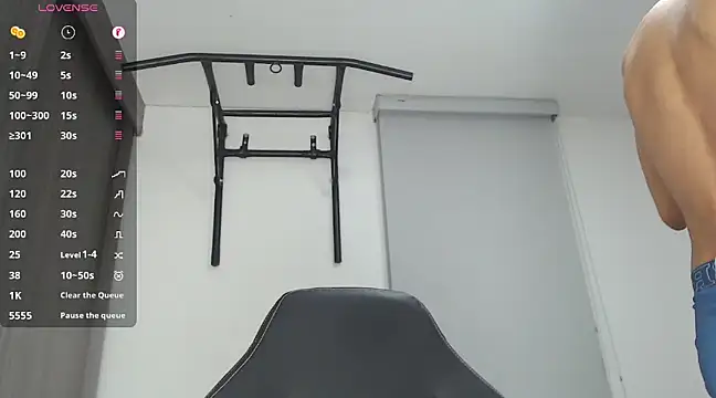 Snapshot of russthiago chatting on 01.17.25 russthiago online show from 01.17.25