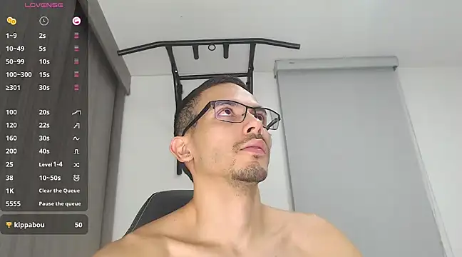 Snapshot of russthiago chatting on 02.01.25 russthiago online show from 02.01.25