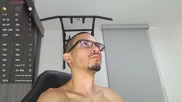 Snapshot of russthiago chatting on 02.20.25 russthiago online show from 02.20.25