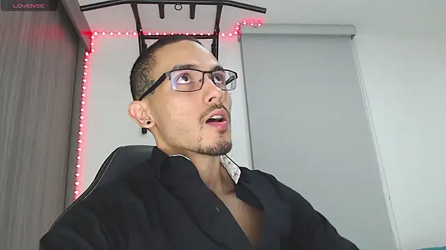 Snapshot of russthiago chatting on 03.06.25 russthiago online show from 03.06.25