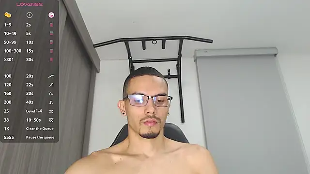 Snapshot of russthiago chatting on 03.22.25 russthiago online show from 03.22.25