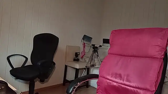 Snapshot of Rainfish chatting on 09.16.25 Rainfish online show from 09.16.25