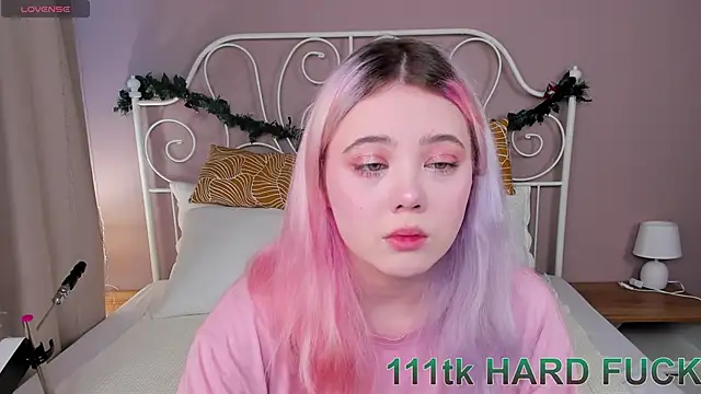 Snapshot of __KawaiiYuki__ chatting on 01.02.25 KawaiiYuki online show from 01.02.25