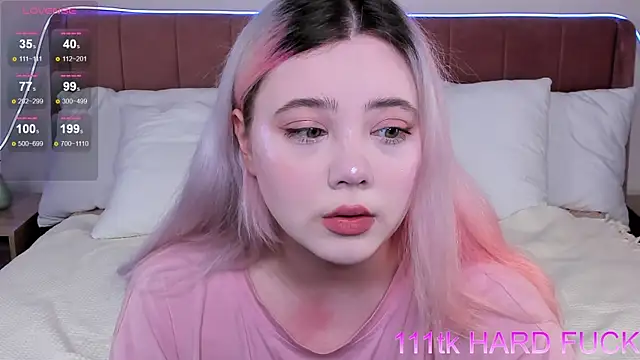 Snapshot of __KawaiiYuki__ chatting on 01.10.25 KawaiiYuki online show from 01.10.25