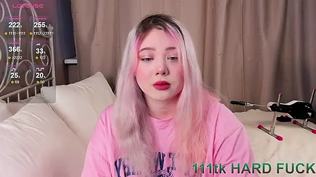 Snapshot of __KawaiiYuki__ chatting on 01.20.25 KawaiiYuki online show from 01.20.25