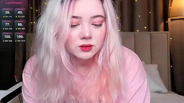 Snapshot of __KawaiiYuki__ chatting on 01.24.25 KawaiiYuki online show from 01.24.25