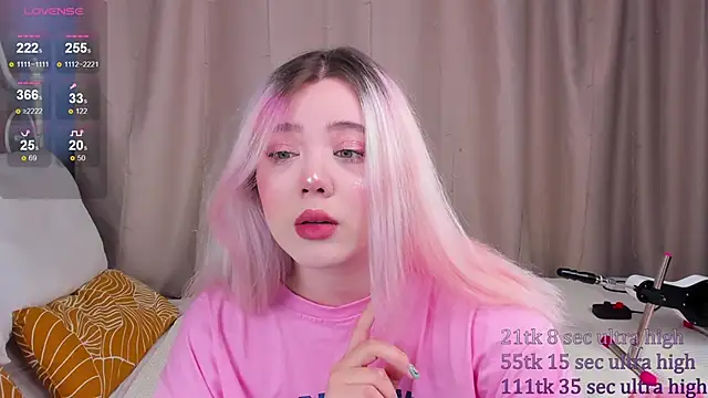 Snapshot of __KawaiiYuki__ chatting on 01.25.25 KawaiiYuki online show from 01.25.25