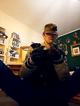 Snapshot of prolltop chatting on 10.07.25 prolltop online show from 10.07.25