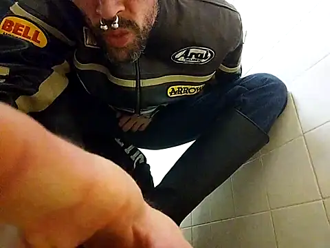 Snapshot of prolltop chatting on 11.14.25 prolltop online show from 11.14.25